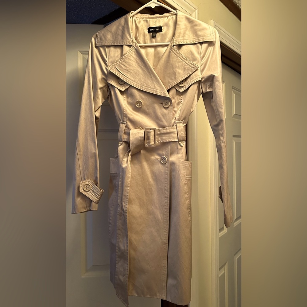Classic BEBE Trench coat. Size XS. Color warm beige.